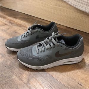 Nike Grey Air Max - Women